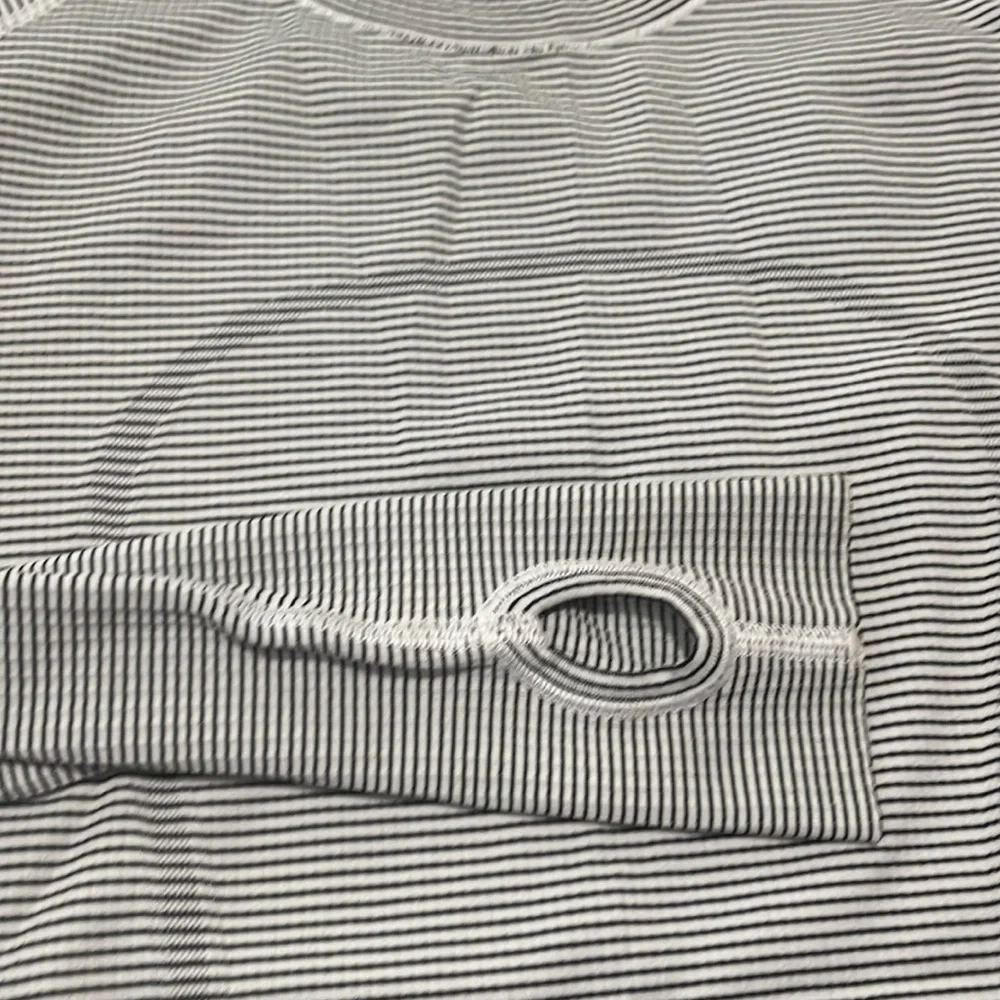 Lululemon long sleeve shirt - Picture 2 of 2